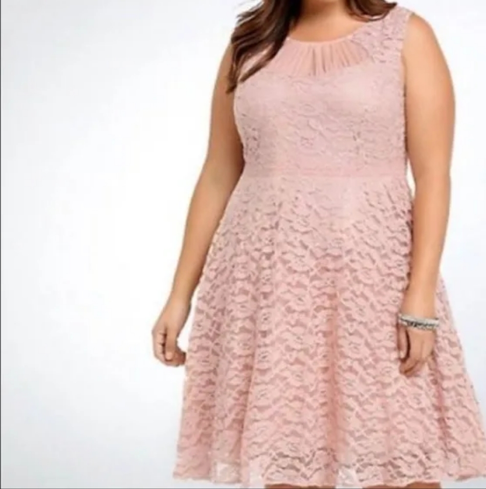 Torrid Pink Lace With Metallic Detail Very Beautiful Size 16